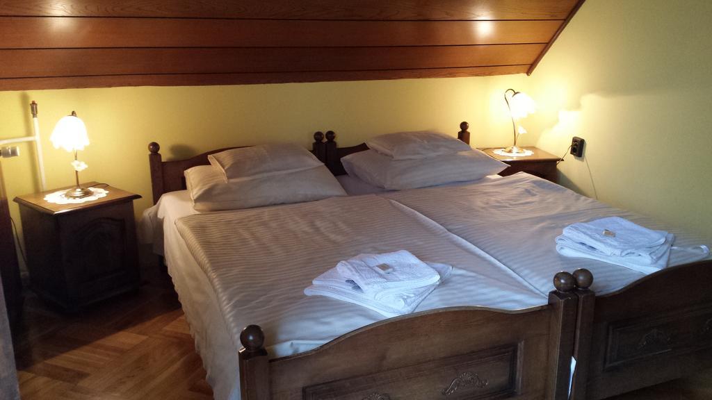 코마롬 Kocsis Panzio Es Etterem B&B 객실 사진