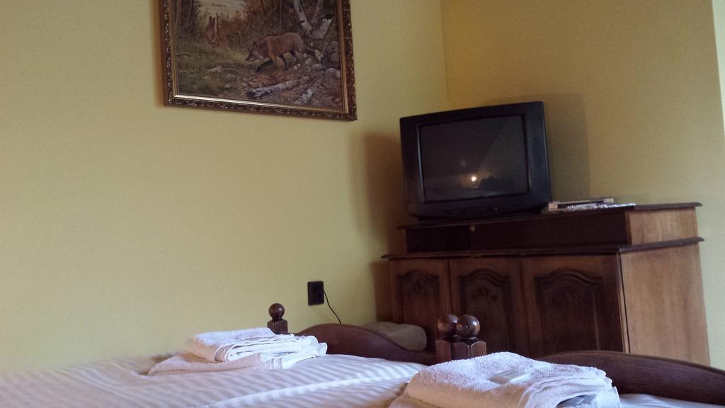 코마롬 Kocsis Panzio Es Etterem B&B 객실 사진